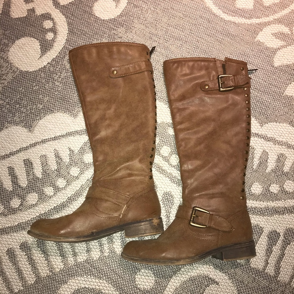 Madden Girl Cactuss riding boots with red zippers